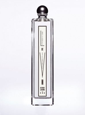 レーヌドゥベール メタルとカシミア、異質な素材の香り立ち。セルジュ・ルタンスのクリエーションです。